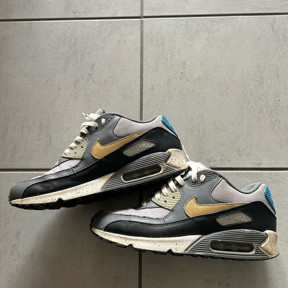 NikeID Custom Air Max 90 sneakers - Picture 4 of 10